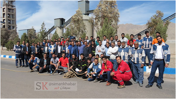 برگزاری مسابقات طناب کشی در شرکت سیمان ممتازان کرمان