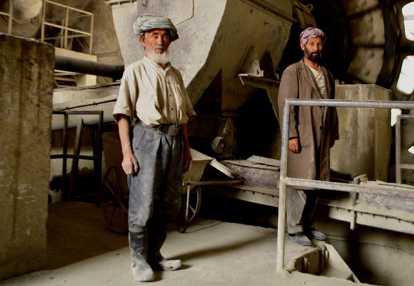 سرمایه‌گذاری ۳۵۰میلیون‌دلاری یک شرکت افغانی‌چینی در صنعت برق و سیمان افغانستان