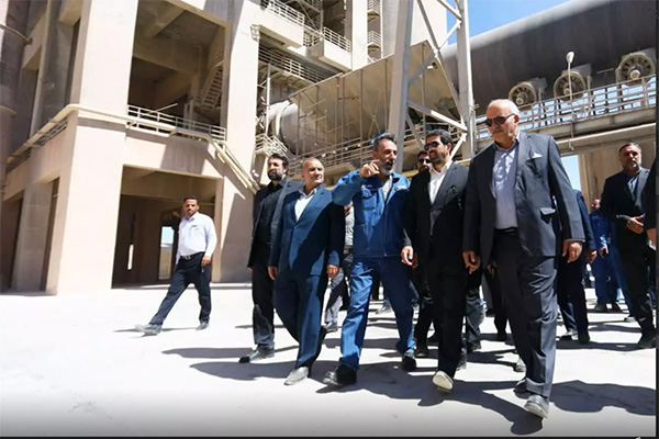 بازدید استاندار همدان از کارخانه سیمان هگمتان