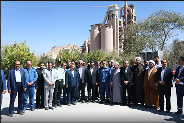 بازدید استاندار همدان از کارخانه سیمان هگمتان