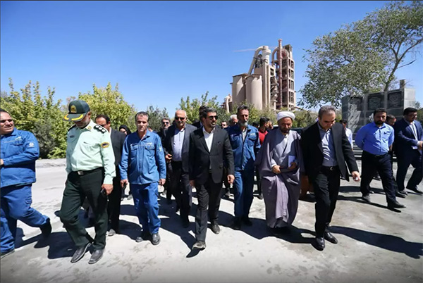 بازدید استاندار همدان از کارخانه سیمان هگمتان